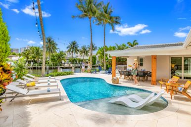 Bermuda Key Waterfront Villa for Groups: Heated Pool, Jacuzzi & Dock Access image 1
