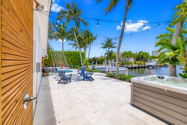 Bermuda Key Waterfront Villa for Groups: Heated Pool, Jacuzzi & Dock Access image 18