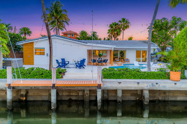 Bermuda Key Waterfront Villa for Groups: Heated Pool, Jacuzzi & Dock Access image 73