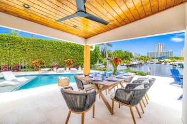 Bermuda Key Waterfront Villa for Groups: Heated Pool, Jacuzzi & Dock Access image 4