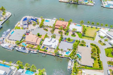 Bermuda Key Waterfront Villa for Groups: Heated Pool, Jacuzzi & Dock Access image 68