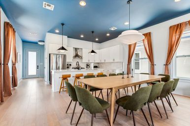 Spacious Upscale Home with Heated Pool and Parking image 20
