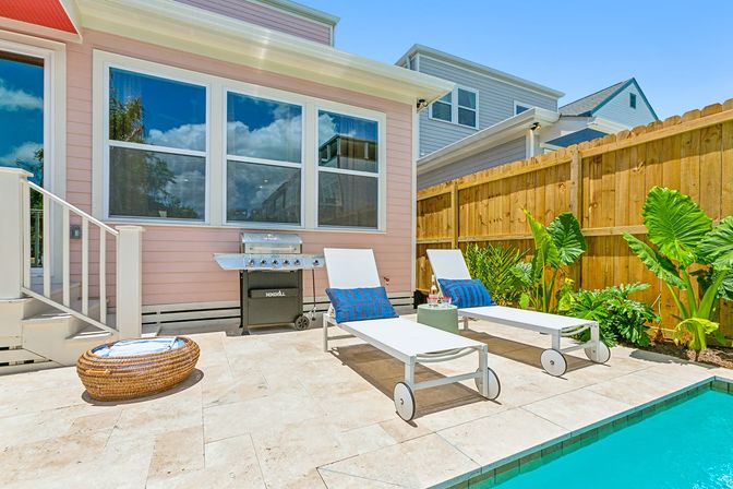 Spacious Upscale Home with Heated Pool and Parking image 24