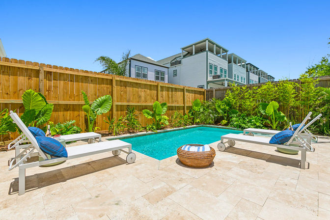Spacious Upscale Home with Heated Pool and Parking image 7
