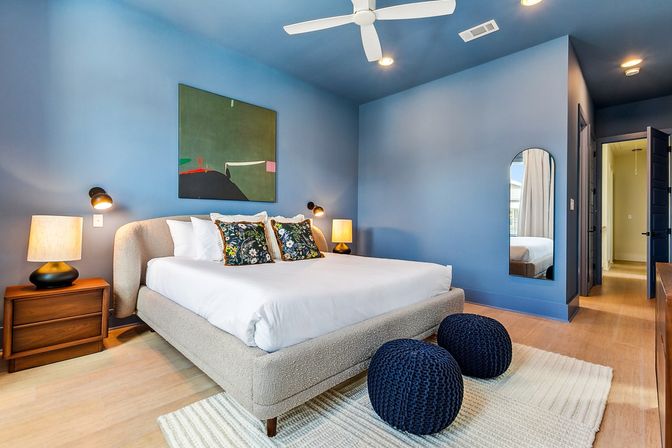 Spacious Upscale Home with Heated Pool and Parking image 10
