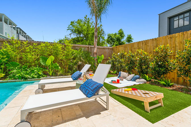 Spacious Upscale Home with Heated Pool and Parking image 9