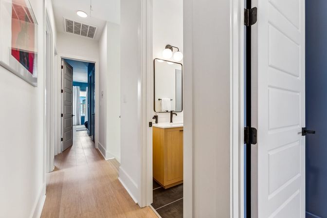 Spacious Upscale Home with Heated Pool and Parking image 30