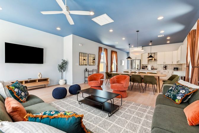 Spacious Upscale Home with Heated Pool and Parking image 6
