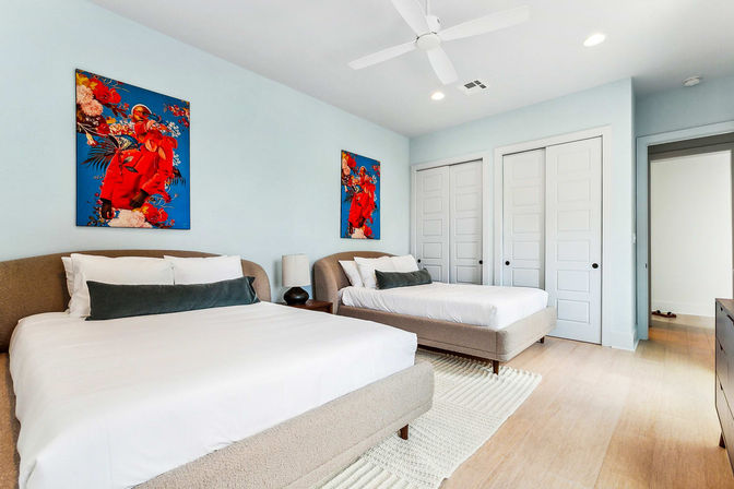 Spacious Upscale Home with Heated Pool and Parking image 23