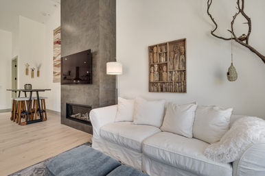 Cloud 9: Modern Luxury Farmhouse with Pool & Hot Tub in Glen Ellen Wine Country image 36