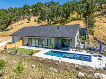 Cloud 9: Modern Luxury Farmhouse with Pool & Hot Tub in Glen Ellen Wine Country image 46