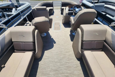 Cruise, Snorkel & Chill: 22' Bennington Tritoon Boat Charter for 10 Guests image 5