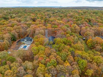 The Pocono Barndominium: Luxury Meets the Mountains with Hot Tub, Fire Pit & Golf Simulator image 72