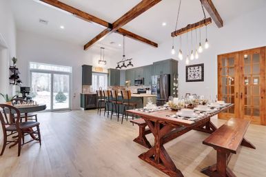 The Pocono Barndominium: Luxury Meets the Mountains with Hot Tub, Fire Pit & Golf Simulator image 23