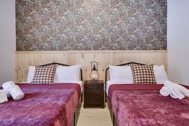 The Pocono Barndominium: Luxury Meets the Mountains with Hot Tub, Fire Pit & Golf Simulator image 26