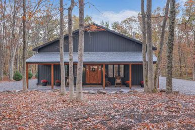 The Pocono Barndominium: Luxury Meets the Mountains with Hot Tub, Fire Pit & Golf Simulator image 51