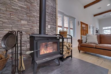 The Pocono Barndominium: Luxury Meets the Mountains with Hot Tub, Fire Pit & Golf Simulator image 10