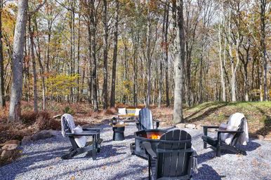 The Pocono Barndominium: Luxury Meets the Mountains with Hot Tub, Fire Pit & Golf Simulator image 7