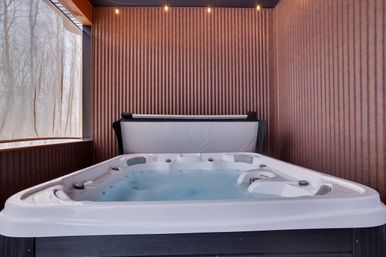 The Pocono Barndominium: Luxury Meets the Mountains with Hot Tub, Fire Pit & Golf Simulator image 58