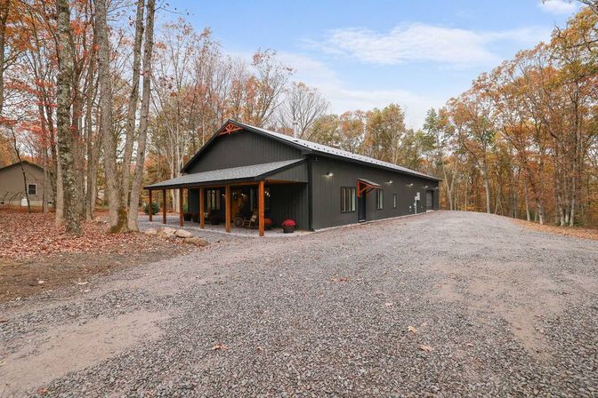 The Pocono Barndominium: Luxury Meets the Mountains with Hot Tub, Fire Pit & Golf Simulator image 54