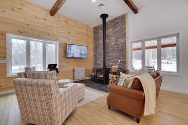 The Pocono Barndominium: Luxury Meets the Mountains with Hot Tub, Fire Pit & Golf Simulator image 11