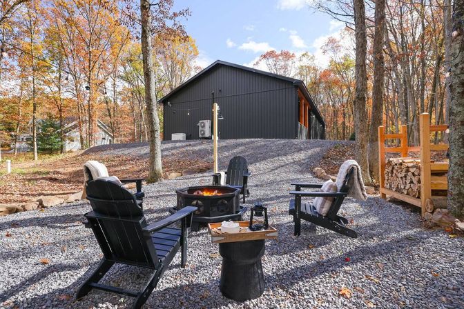 The Pocono Barndominium: Luxury Meets the Mountains with Hot Tub, Fire Pit & Golf Simulator image 52