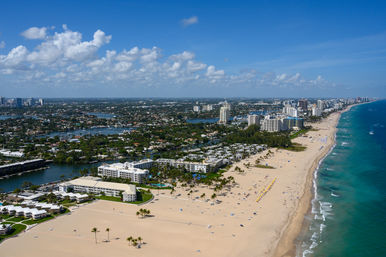 Helicopter Tour around Hard Rock Guitar, Cities & Beaches image 11