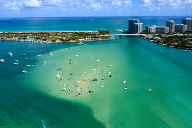Helicopter Tour around Hard Rock Guitar, Cities & Beaches image 7