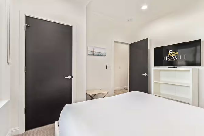 The Desert Standard: Mid-Century Luxe Just Steps from Old Town image 35