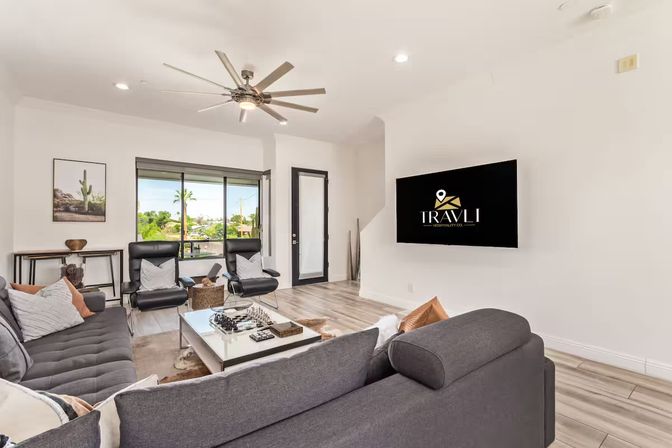 The Desert Standard: Mid-Century Luxe Just Steps from Old Town image 5