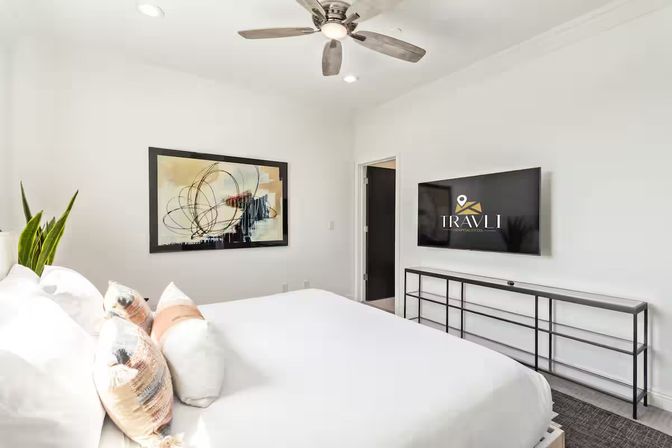 The Desert Standard: Mid-Century Luxe Just Steps from Old Town image 41