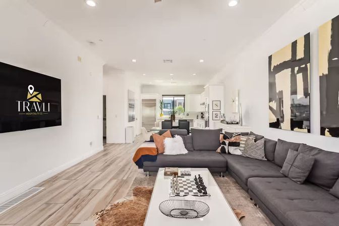 The Desert Standard: Mid-Century Luxe Just Steps from Old Town image 7