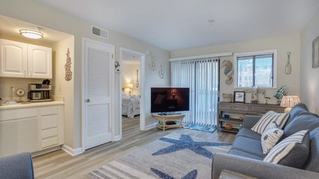 Barefoot Bliss at The Spa: Oceanfront Complex with Multiple Pools + Sauna image 8