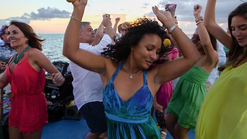 Pints and Pods Experience: Brewery Bus Tour + Sunset Dolphin Cruise with Live Music image 7