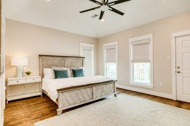 Lady Galvez Luxury Galveston Beach Retreat: EV Charger, Soaking Tub & Walk to Pleasure Pier image 7