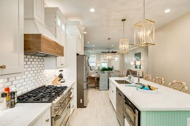 Lady Galvez Luxury Galveston Beach Retreat: EV Charger, Soaking Tub & Walk to Pleasure Pier image 8