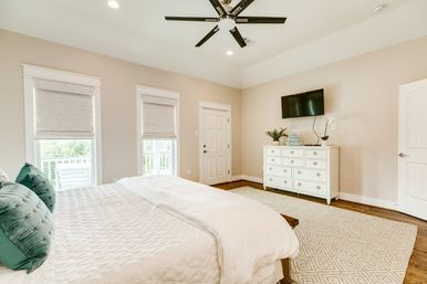 Lady Galvez Luxury Galveston Beach Retreat: EV Charger, Soaking Tub & Walk to Pleasure Pier image 28