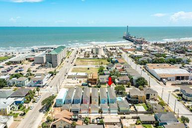 Lady Galvez Luxury Galveston Beach Retreat: EV Charger, Soaking Tub & Walk to Pleasure Pier image 3