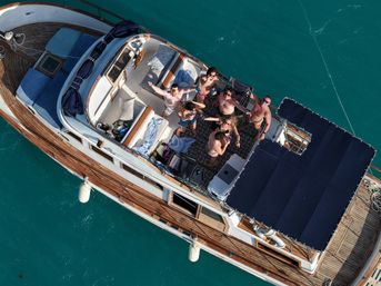 Private Boat Party: Cruise Through the Turquoise Waters of Cancun image 12