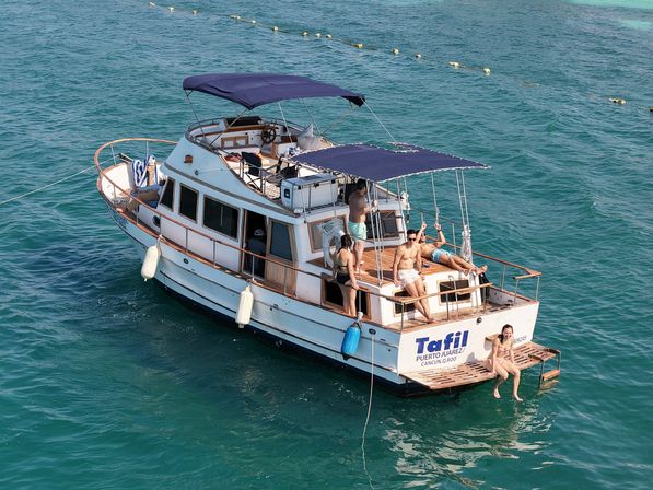 Private Boat Party: Cruise Through the Turquoise Waters of Cancun image 7