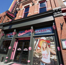 Miranda Lambert's Casa Rosa image 5