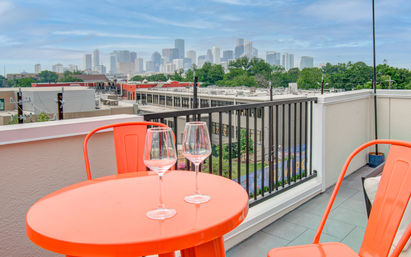 HTX Modern Retreat: Roof Terrace with Cinema + City Views image 27