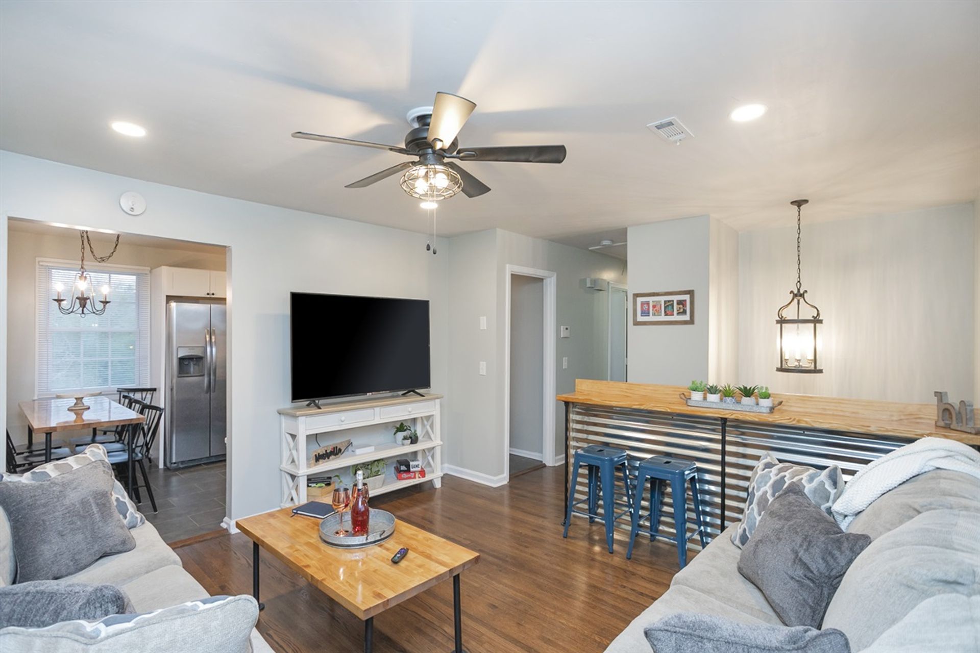 Nashville Glam on Larchwood: Grill, Fire Pit, Bar Area & Hot Tub image 2
