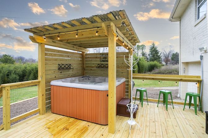 Nashville Glam on Larchwood: Grill, Fire Pit, Bar Area & Hot Tub image 1