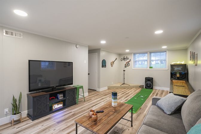 Nashville Glam on Larchwood: Grill, Fire Pit, Bar Area & Hot Tub image 20
