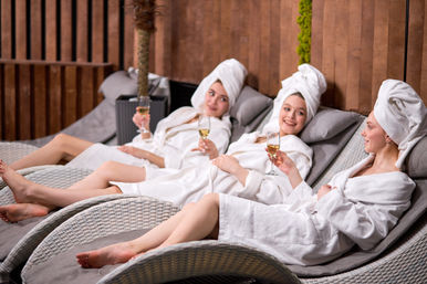 Luxurious Group Massages & Facials for Bach Parties: Let the Pros Come to You image 9