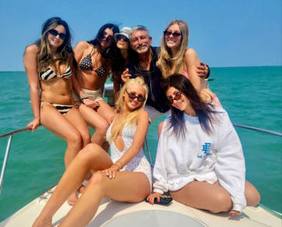 Party on Lake Michigan: Downtown Chicago Yacht Charter image