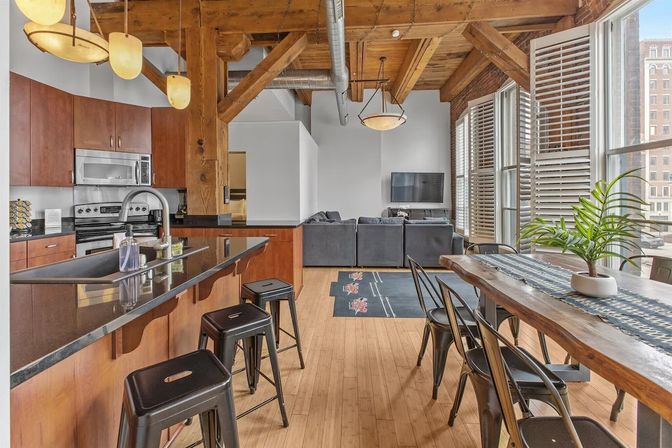 Luxe Industrial Loft in the Wholesale District: Walk Everywhere image 2
