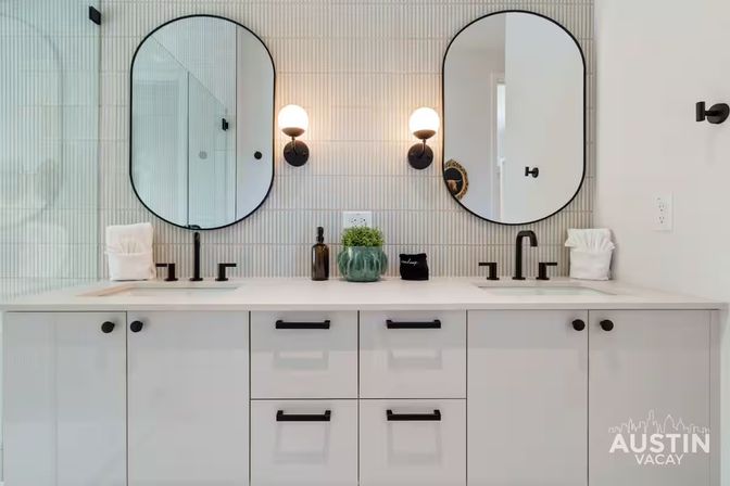 Modern East Austin Retreat with Pool & Walkable to Nightlife image 38