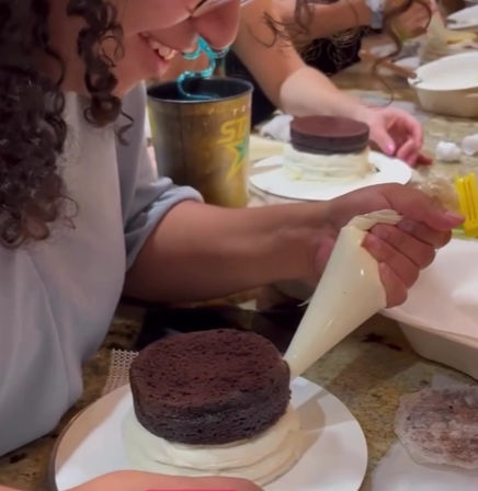 Bubbles & Buttercream: BYOB Mobile Cake Decorating Party image 4